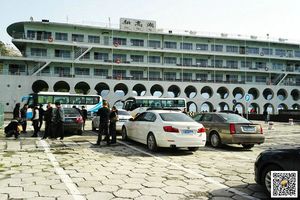 新高湖滚装游船（人车同游三峡，宜昌-奉节航线，一天一晚）