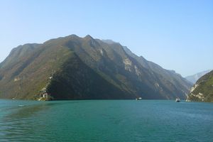 「宜昌乘船到奉节长江三峡全景三日游」过船闸感受完整长江三峡