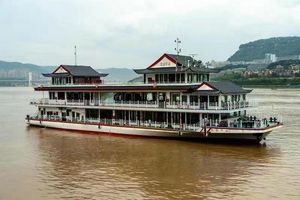 奉节出发到巫山乘交运平湖游轮双峡一峰瞿塘峡巫峡神女峰半日游